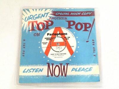 An original 1963 demo disc of The Beatles - I Want To Hold Your Hand b/w This Boy 7" single on Parlophone Records R-5084 and housed in original Top Pop demo sleeve. A side label has release date of 29/11 written in pen. Some minor marks but nothing major.