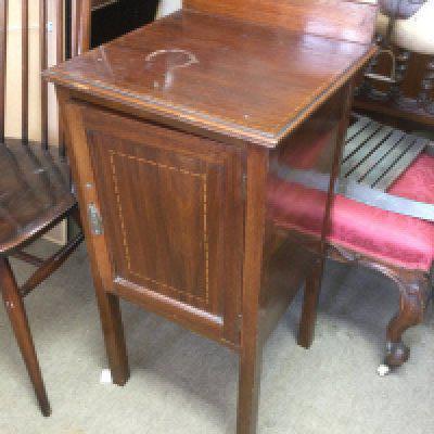 An inlaid mahogany pot cupboard. Shipping category D.