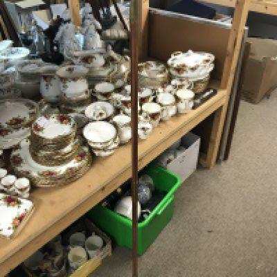 A large copper mug , hunting horn , porkert machine and other brass etc . This lot cannot be posted