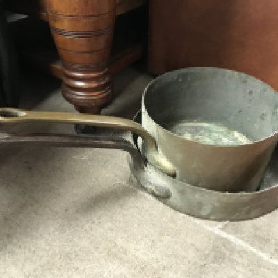 Two large Victorian cooking pots