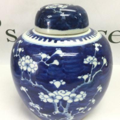 A blue and white ginger jar, aporox height 19cm. Shipping category D.