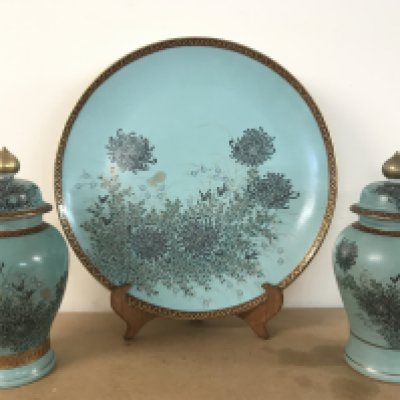 Japanese Kutani blue charger (36cm wide) and Kutani blue lidded vases (26cm tall) . This lot cannot be posted .